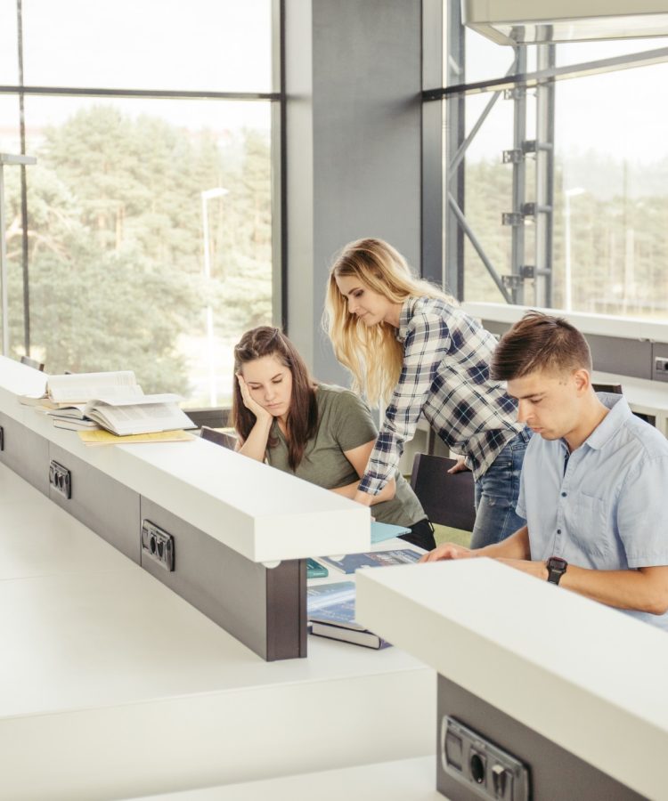 puzzled-students-library